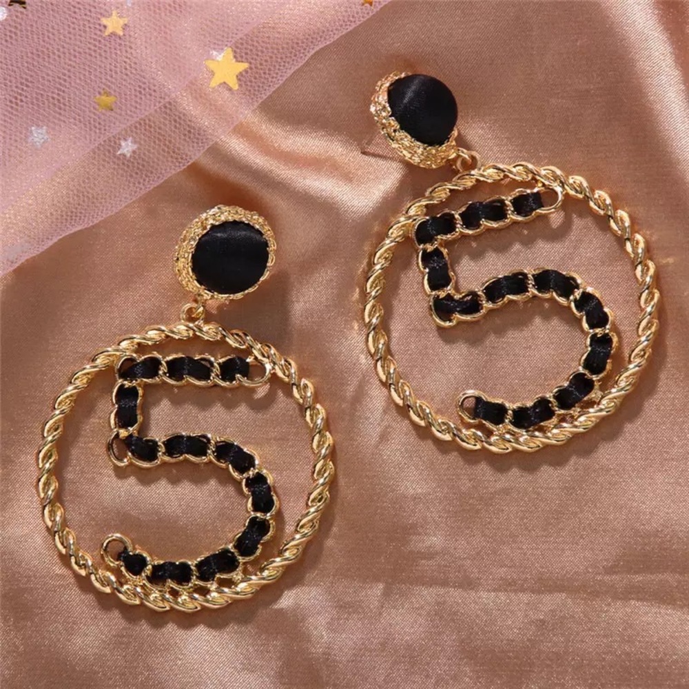 Sale‼️no discount fashion luxury jewelry boutique earrings tassel - Picture 2 of 3